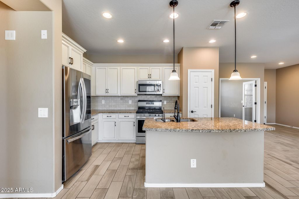 Image 22 of property listing at 17957 W FAIRVIEW Street, Goodyear, AZ 85338