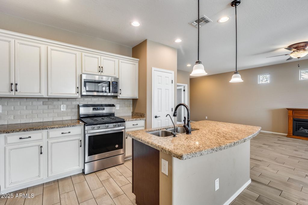 Image 23 of property listing at 17957 W FAIRVIEW Street, Goodyear, AZ 85338
