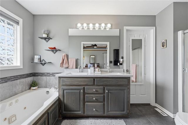 1107 NW Long Drive, Grain Valley, MO 64029