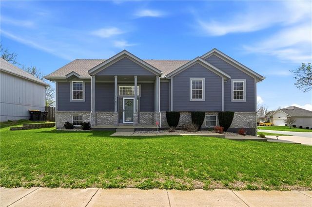 1107 NW Long Drive, Grain Valley, MO 64029