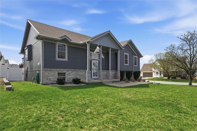 1107 NW Long Drive, Grain Valley, MO 64029