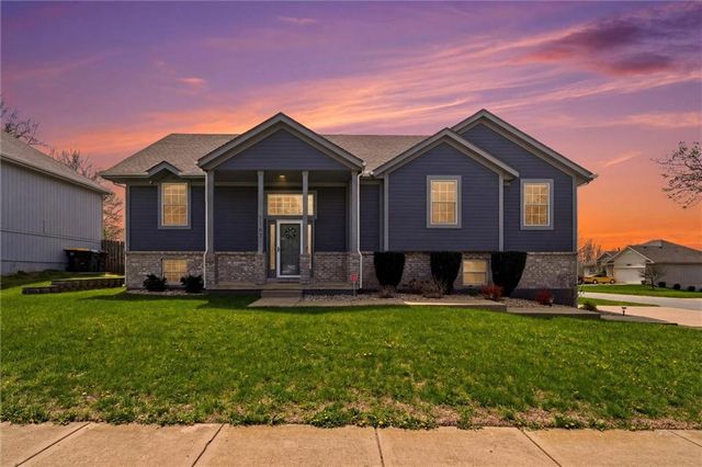 1107 NW Long Drive, Grain Valley, MO 64029