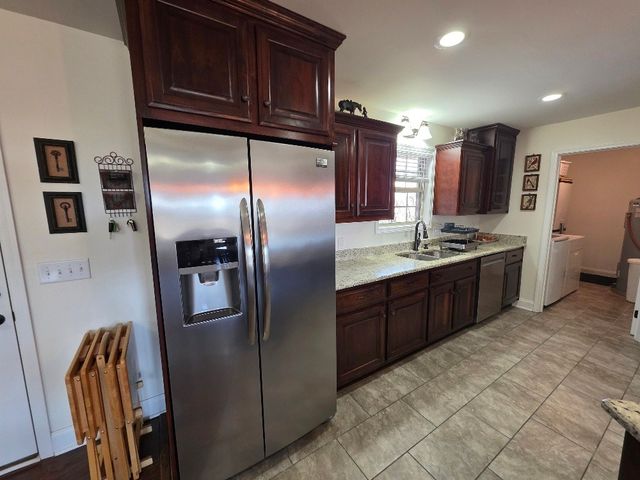 100 Ladybug Ln, Bethpage, TN 37022