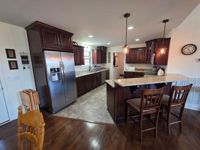 100 Ladybug Ln, Bethpage, TN 37022