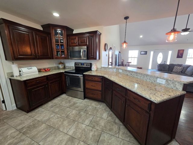 100 Ladybug Ln, Bethpage, TN 37022