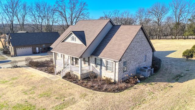 100 Ladybug Ln, Bethpage, TN 37022