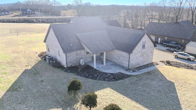 100 Ladybug Ln, Bethpage, TN 37022