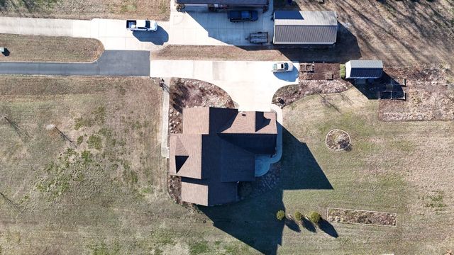 100 Ladybug Ln, Bethpage, TN 37022