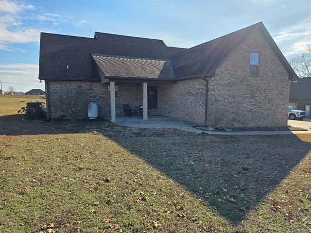 100 Ladybug Ln, Bethpage, TN 37022