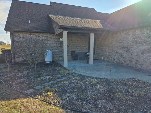 100 Ladybug Ln, Bethpage, TN 37022