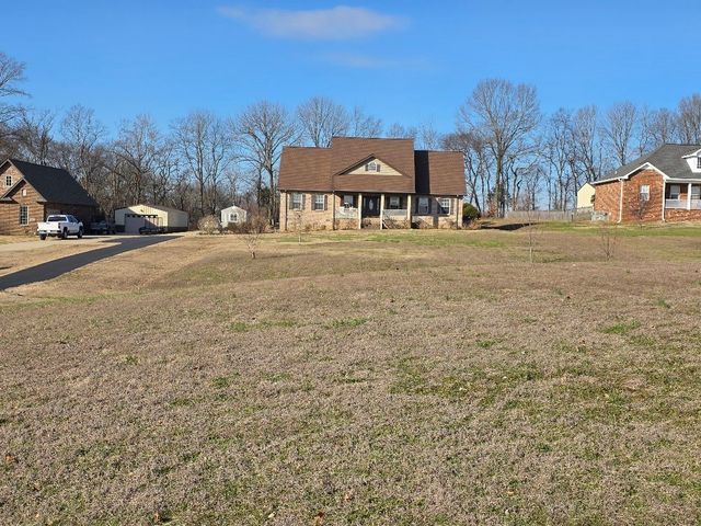 100 Ladybug Ln, Bethpage, TN 37022