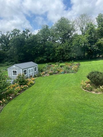 100 Ladybug Ln, Bethpage, TN 37022