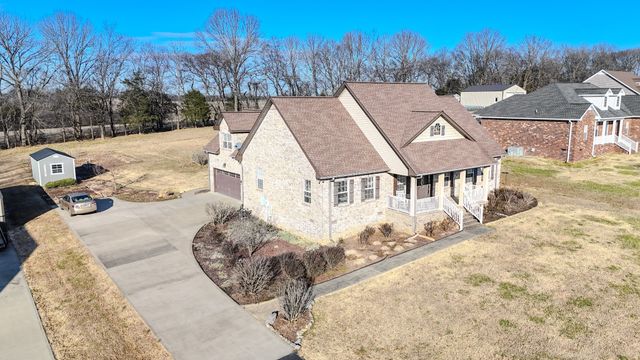 100 Ladybug Ln, Bethpage, TN 37022