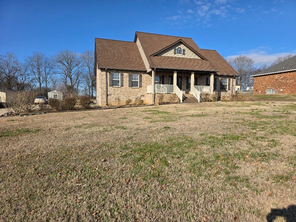 100 Ladybug Ln, Bethpage, TN 37022