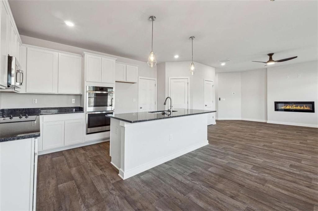 Image 7 of property listing at 1575 Sungrown Way, Mcdonough, GA 30253