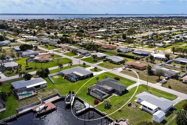 1721 SE 29th LN, Cape Coral, FL 33904