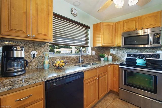 1721 SE 29th LN, Cape Coral, FL 33904