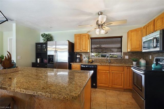 1721 SE 29th LN, Cape Coral, FL 33904