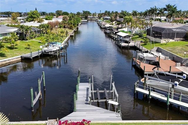 1721 SE 29th LN, Cape Coral, FL 33904