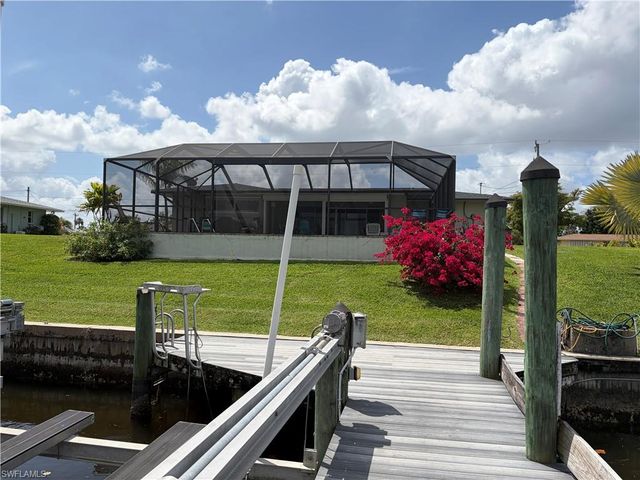 1721 SE 29th LN, Cape Coral, FL 33904