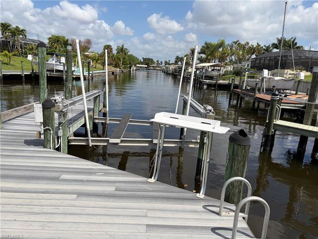 1721 SE 29th LN, Cape Coral, FL 33904