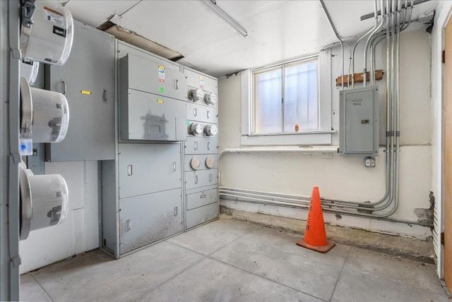 498 25th Street, Oakland, CA 94612