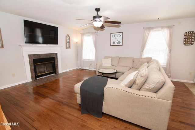 7 River Rock Drive, Milton, NY 12863