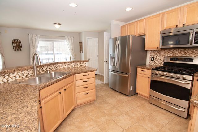 7 River Rock Drive, Milton, NY 12863