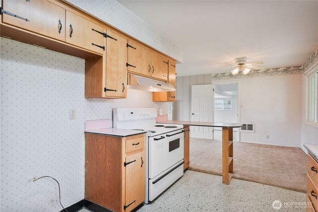 933 S Nevada Drive, Longview, WA 98632