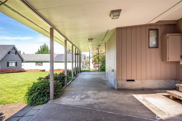 933 S Nevada Drive, Longview, WA 98632
