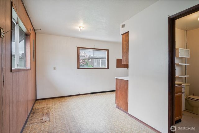 933 S Nevada Drive, Longview, WA 98632
