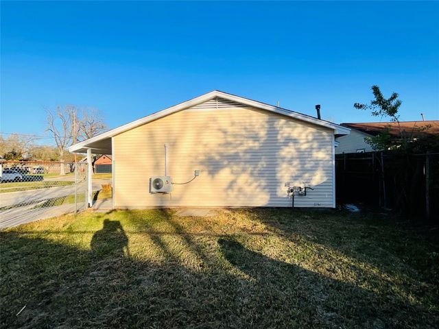 1202 Dutch Street, Deer Park, TX 77536