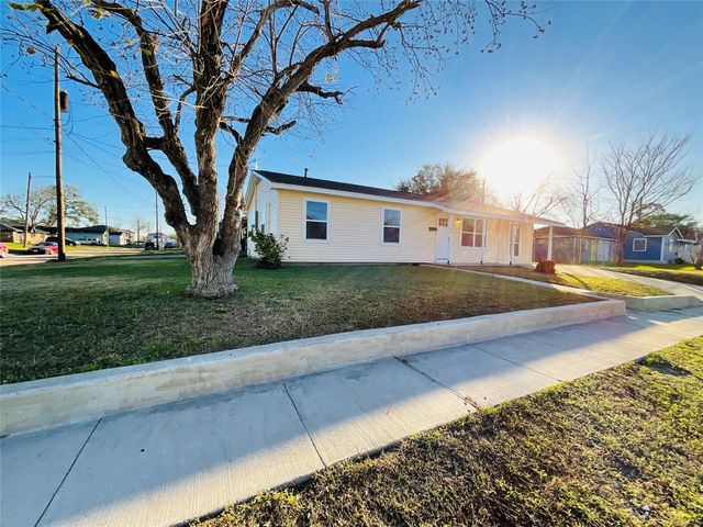 1202 Dutch Street, Deer Park, TX 77536