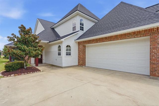 5831 Weeping Willow Drive, Lake Charles, LA 70605