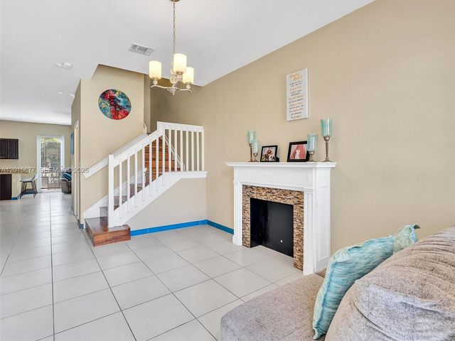 1410 NW 214th Ter, Miami Gardens, FL 33169