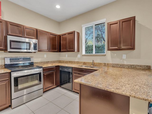 1410 NW 214th Ter, Miami Gardens, FL 33169