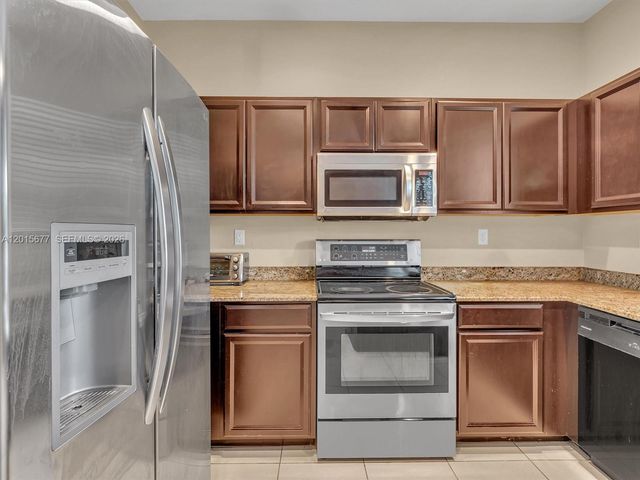 1410 NW 214th Ter, Miami Gardens, FL 33169