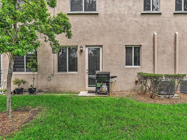 1410 NW 214th Ter, Miami Gardens, FL 33169