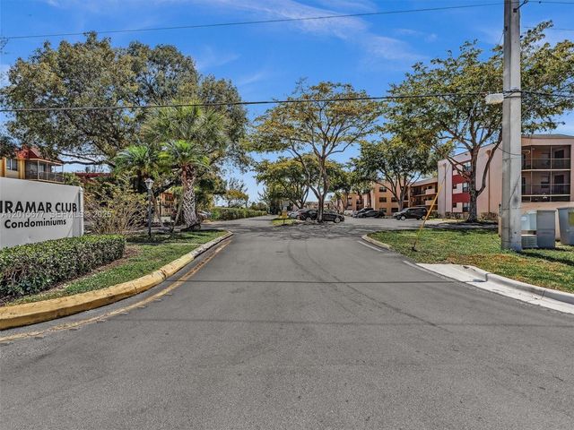 1410 NW 214th Ter, Miami Gardens, FL 33169