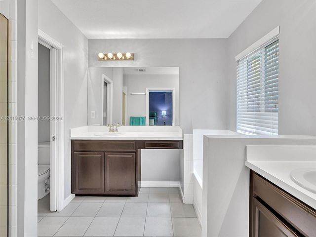 1410 NW 214th Ter, Miami Gardens, FL 33169