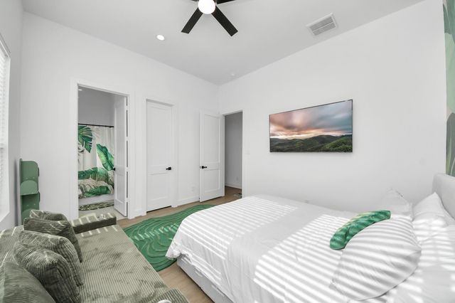 6353 Richmond Avenue 132, Houston, TX 77057