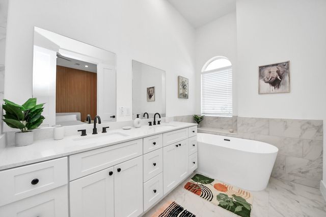 6353 Richmond Avenue 132, Houston, TX 77057