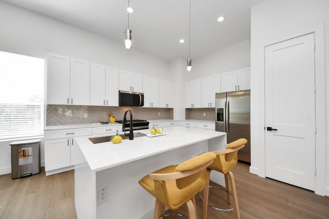 6353 Richmond Avenue 132, Houston, TX 77057