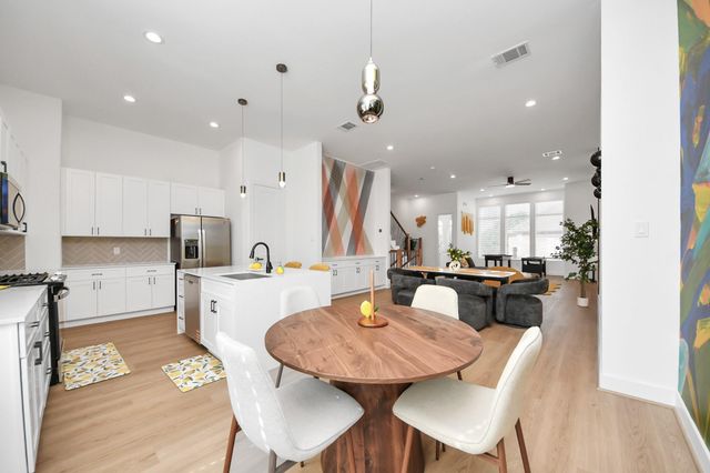 6353 Richmond Avenue 132, Houston, TX 77057