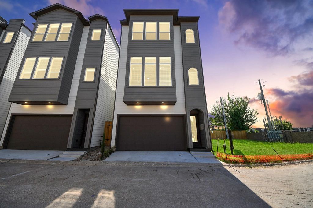 6353 Richmond Avenue 132, Houston, TX 77057