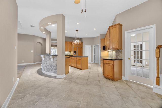 163 Edgewood Drive, Montgomery, TX 77356