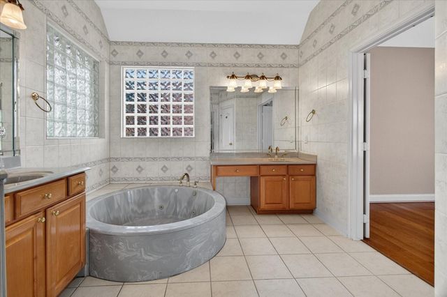 163 Edgewood Drive, Montgomery, TX 77356