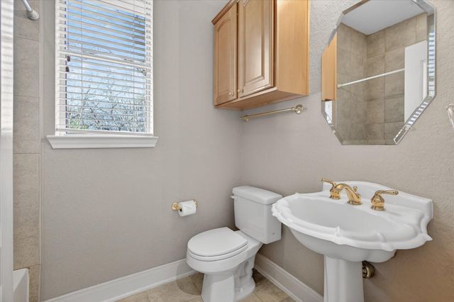 163 Edgewood Drive, Montgomery, TX 77356