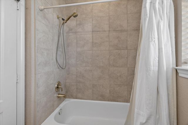 163 Edgewood Drive, Montgomery, TX 77356