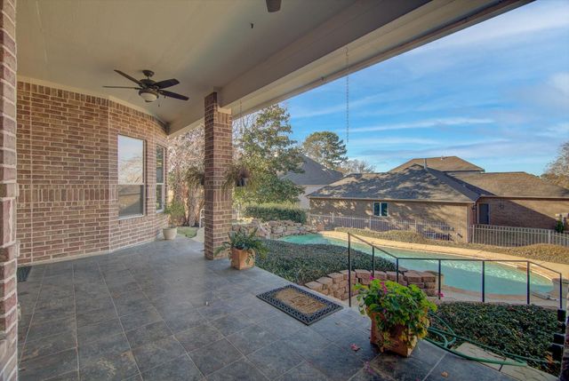 163 Edgewood Drive, Montgomery, TX 77356